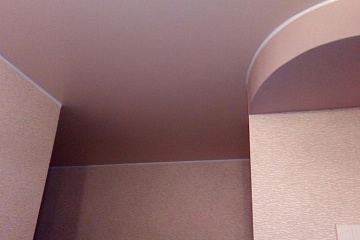 Слив воды с натяжных потолков