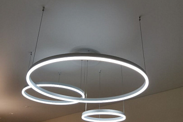 Люстры для натяжных потолков – фото, инструкция по установке