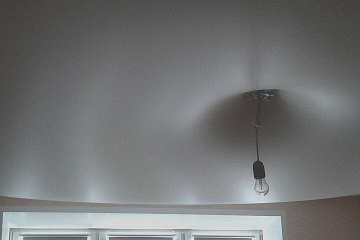 Почему втягивается натяжной потолок