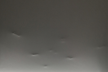 Почему втягивается натяжной потолок