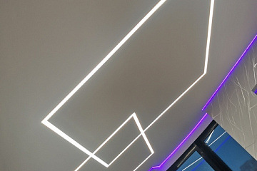 Натяжные потолки с подсветкой: стильное инновационное решение при оформлении интерьера