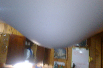 Слив воды с натяжных потолков