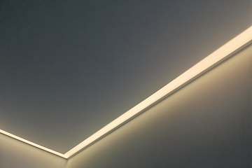 Из чего складывается цена натяжного потолка