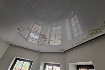 Глянцевый потолок – стильно и недорого