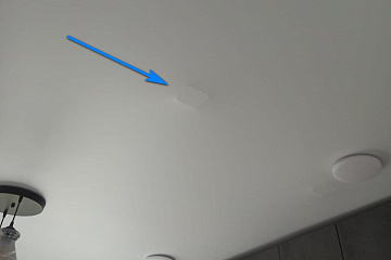 Почему втягивается натяжной потолок