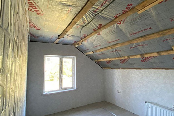 Натяжной потолок на мансарде