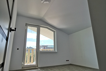 Натяжной потолок на мансарде