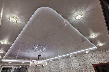 Глянцевый потолок – стильно и недорого