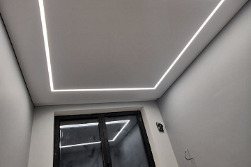 Световые линии на натяжном потолке