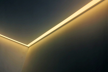 Натяжные потолки с подсветкой: стильное инновационное решение при оформлении интерьера